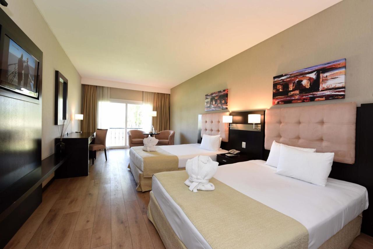 Howard Johnson Resort & Convention Center Ezeiza Buitenkant foto