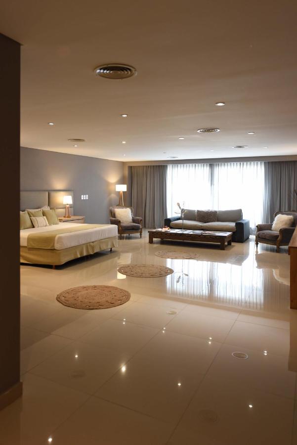Howard Johnson Resort & Convention Center Ezeiza Buitenkant foto