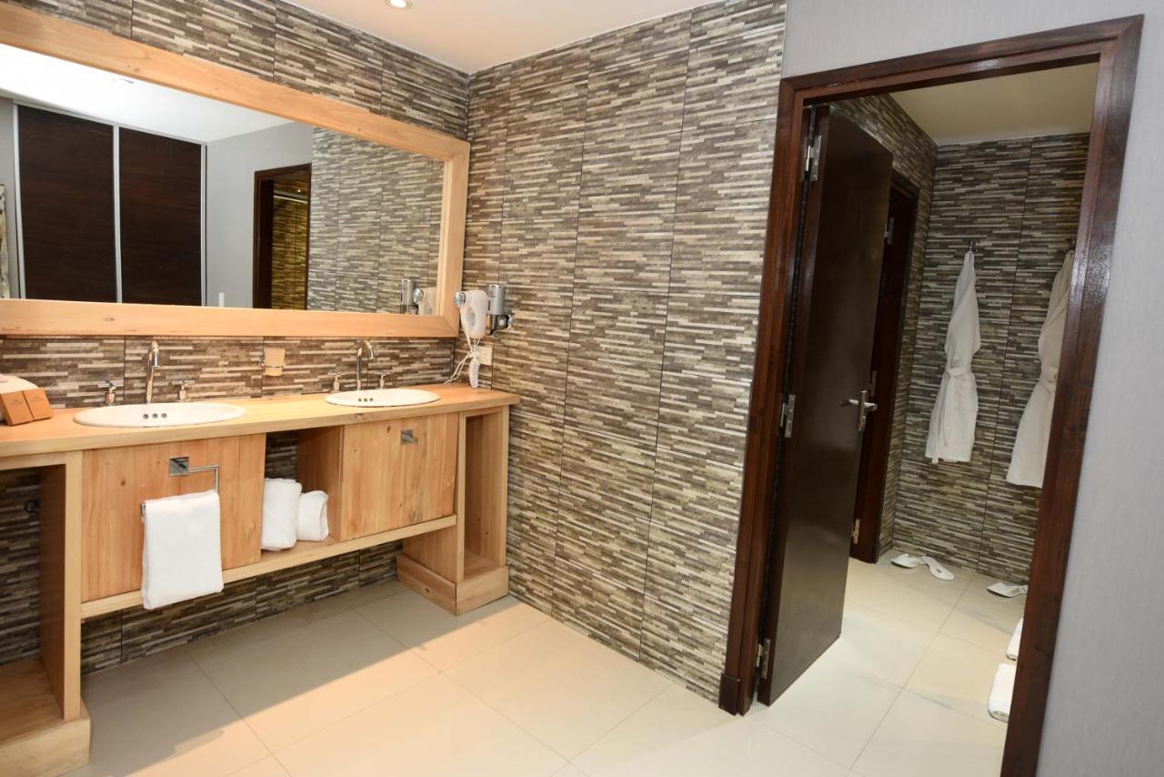 Howard Johnson Resort & Convention Center Ezeiza Buitenkant foto