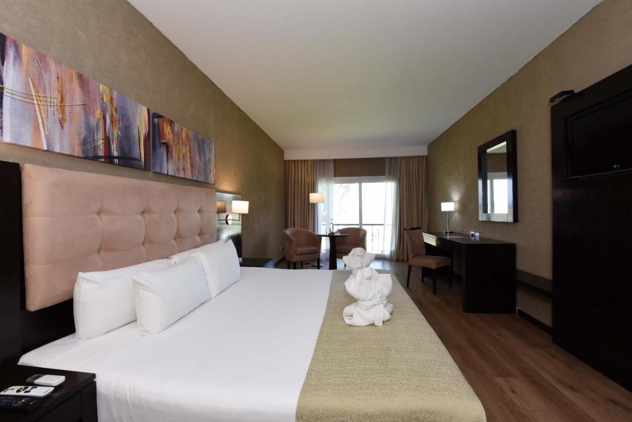 Howard Johnson Resort & Convention Center Ezeiza Buitenkant foto