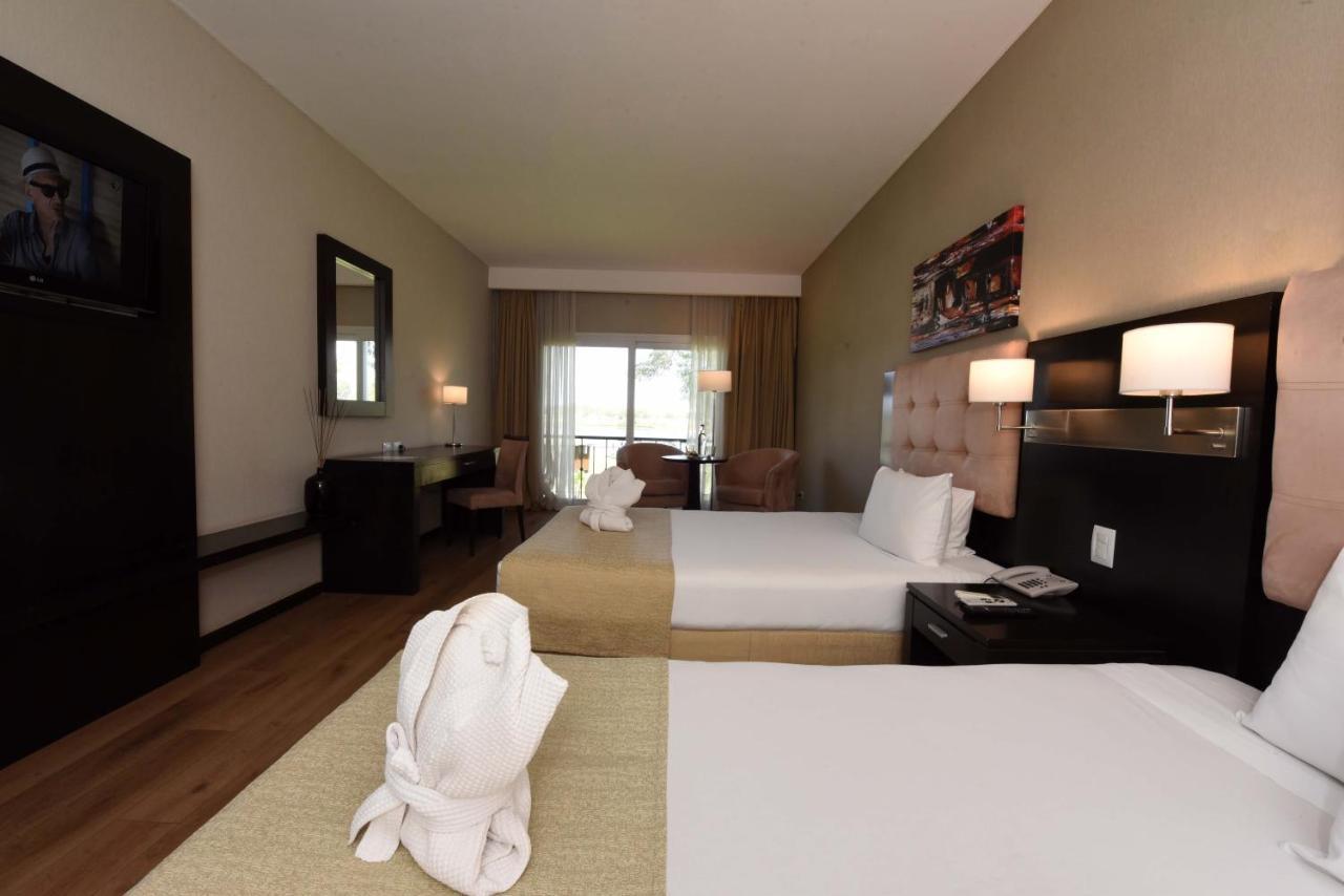 Howard Johnson Resort & Convention Center Ezeiza Buitenkant foto