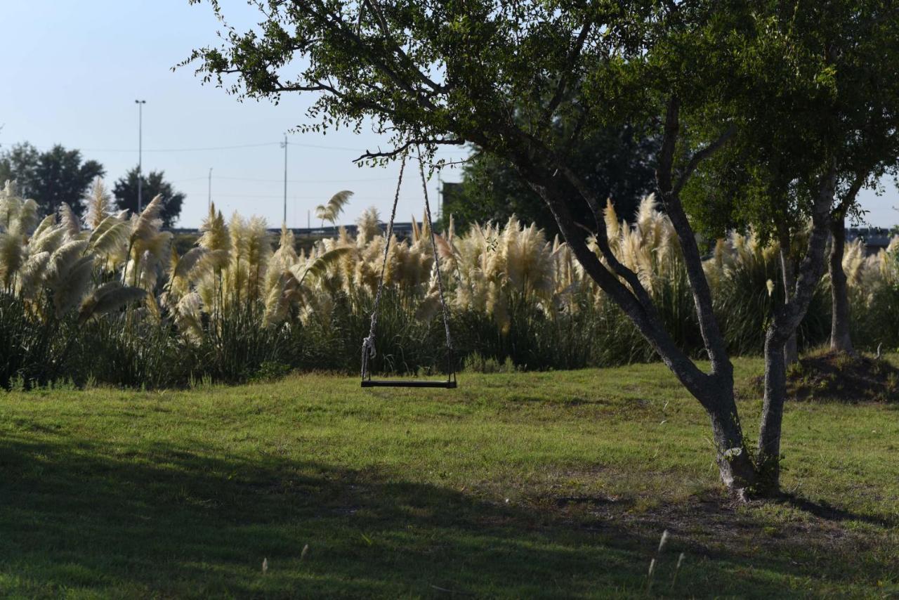 Howard Johnson Resort & Convention Center Ezeiza Buitenkant foto