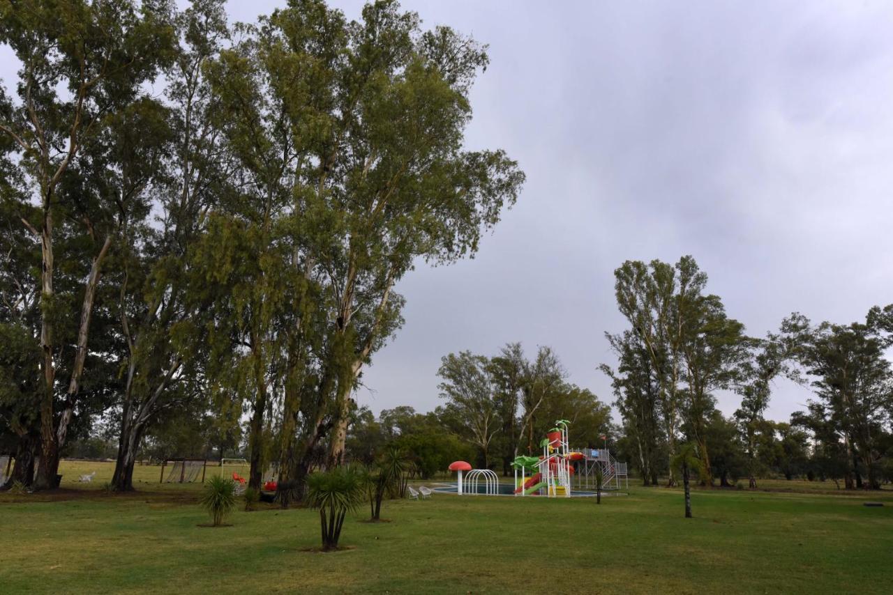 Howard Johnson Resort & Convention Center Ezeiza Buitenkant foto