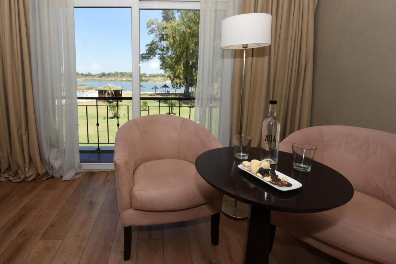 Howard Johnson Resort & Convention Center Ezeiza Buitenkant foto