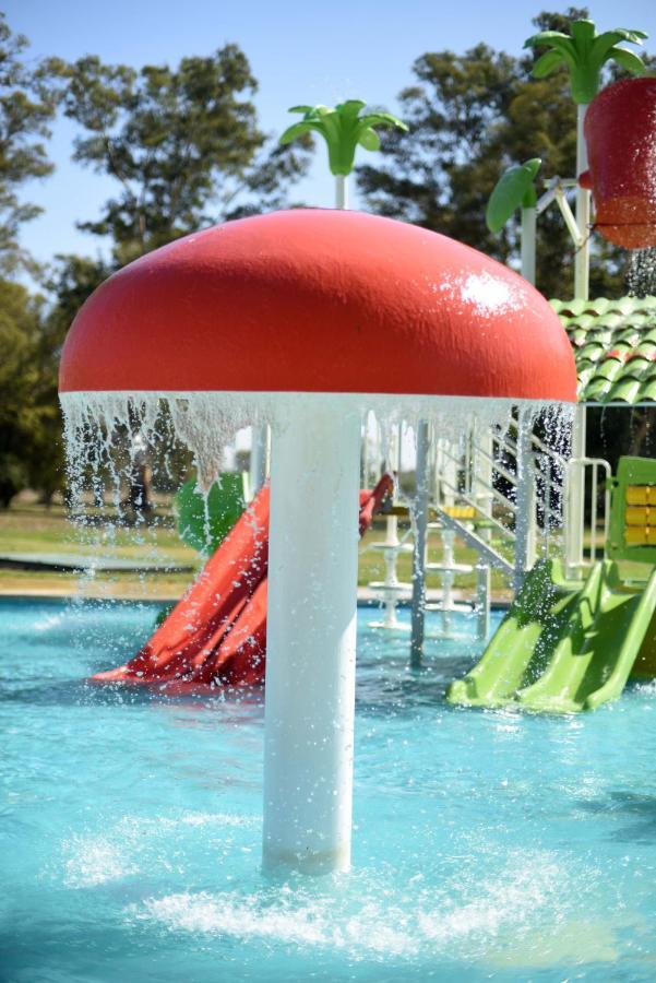 Howard Johnson Resort & Convention Center Ezeiza Buitenkant foto