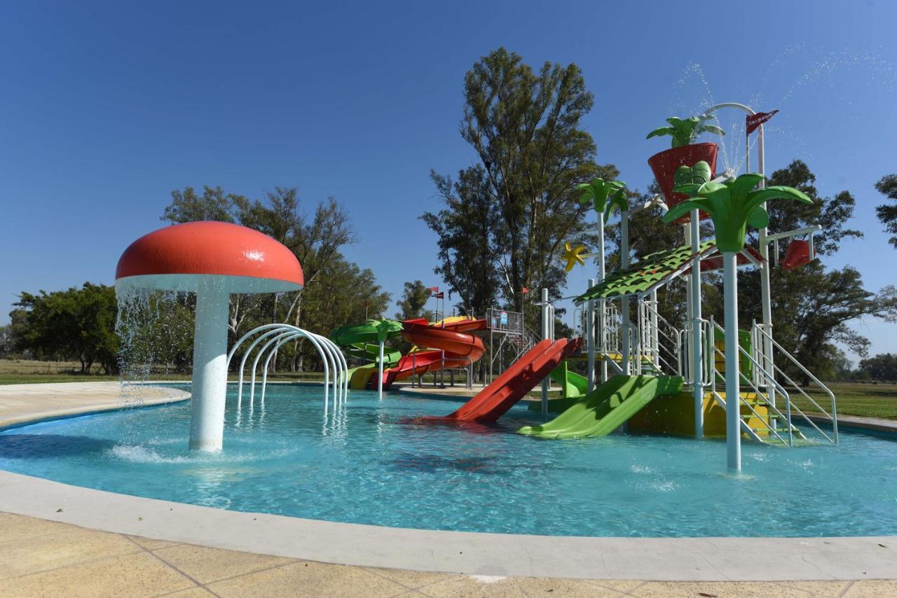 Howard Johnson Resort & Convention Center Ezeiza Buitenkant foto