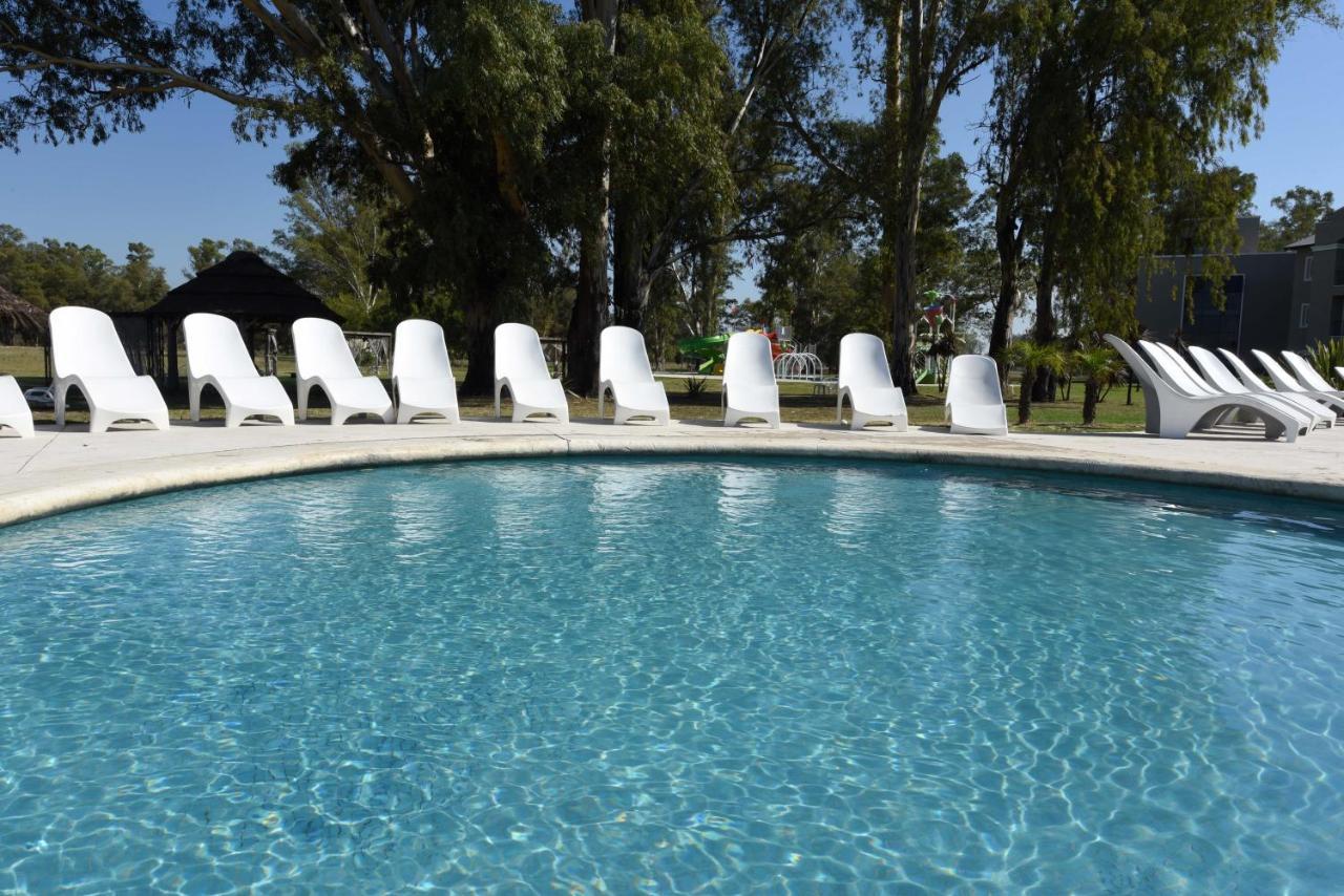 Howard Johnson Resort & Convention Center Ezeiza Buitenkant foto