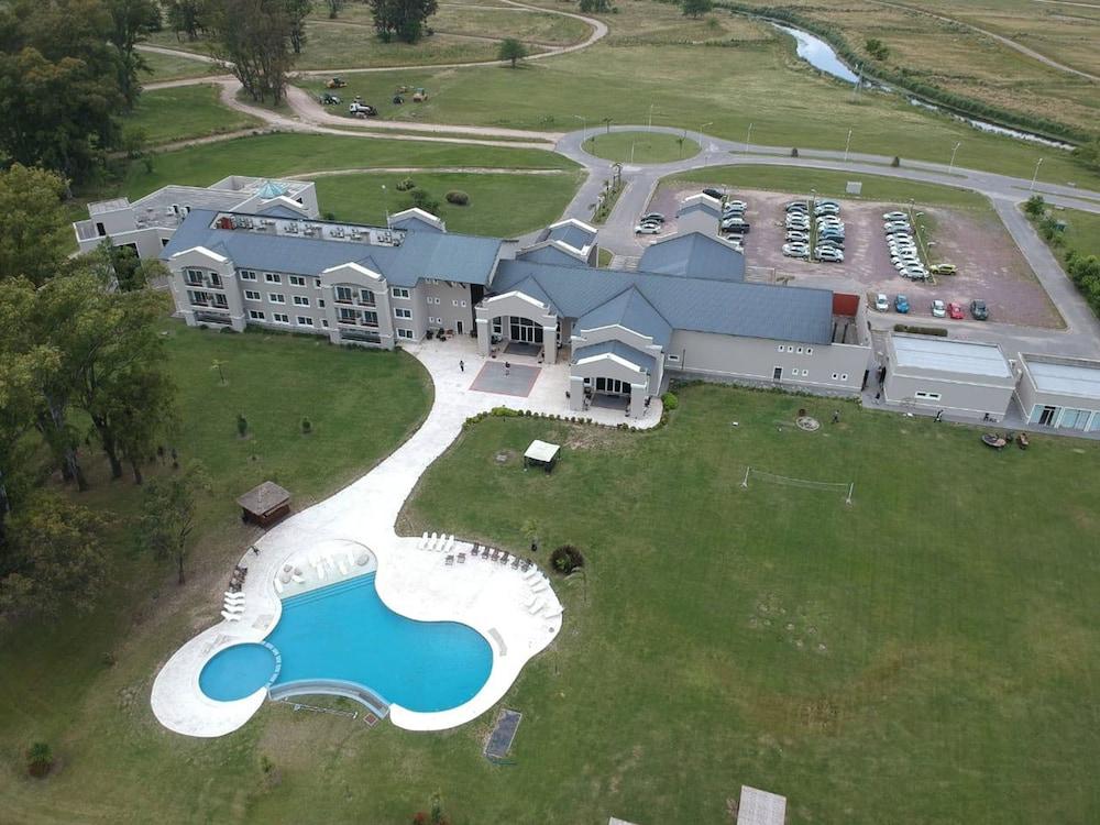 Howard Johnson Resort & Convention Center Ezeiza Buitenkant foto