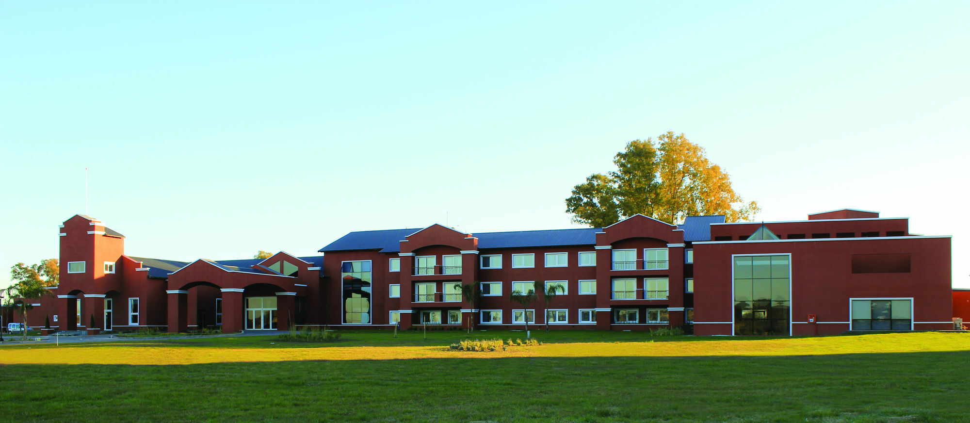 Howard Johnson Resort & Convention Center Ezeiza Buitenkant foto