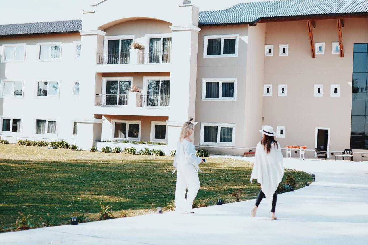 Howard Johnson Resort & Convention Center Ezeiza Buitenkant foto