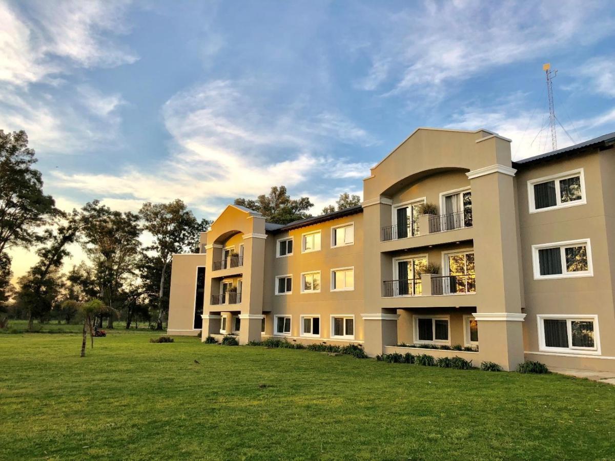 Howard Johnson Resort & Convention Center Ezeiza Buitenkant foto