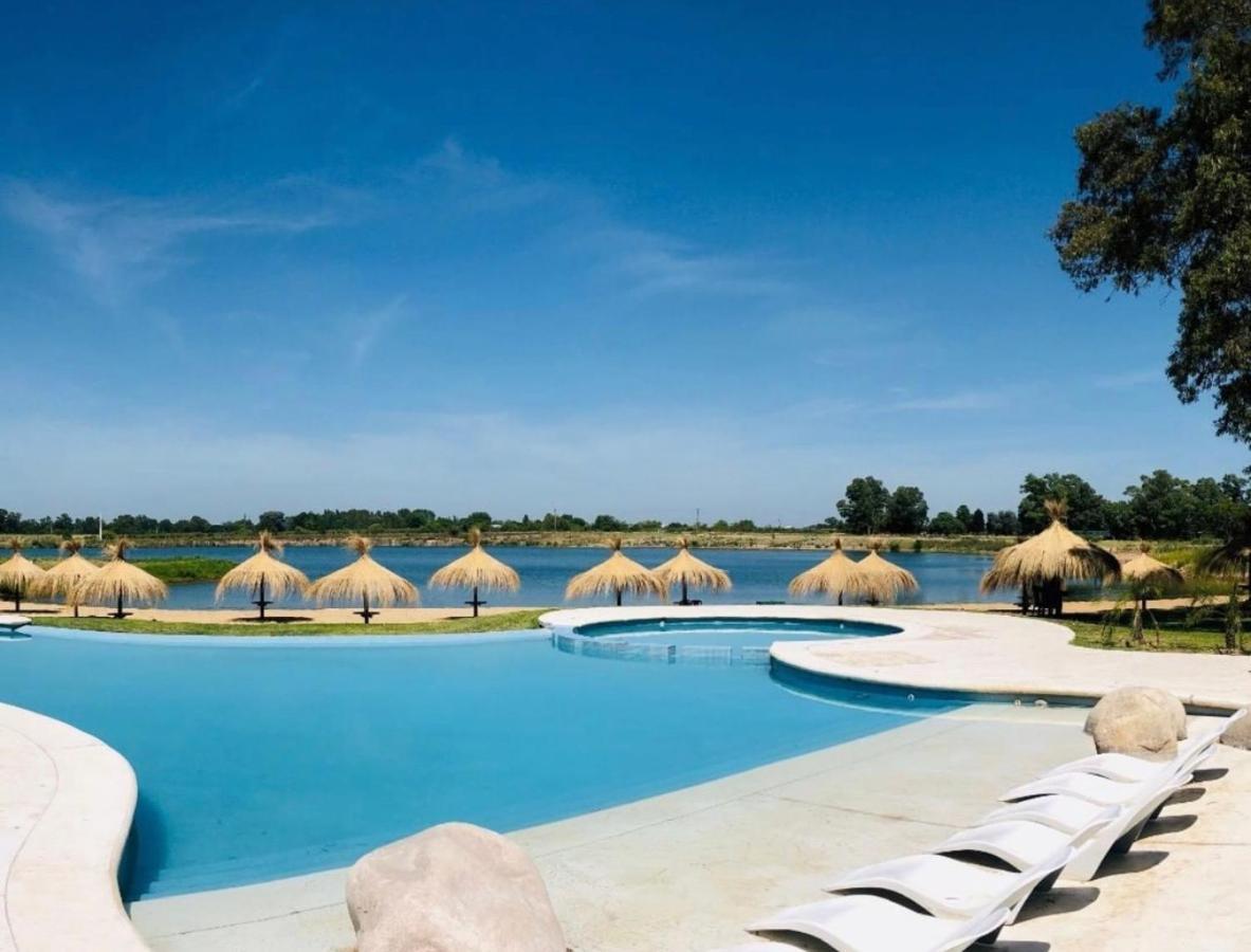 Howard Johnson Resort & Convention Center Ezeiza Buitenkant foto